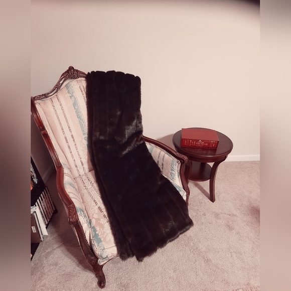 Donna Salyers Fabulous Fur Brown Throw - Picture 3 of 11